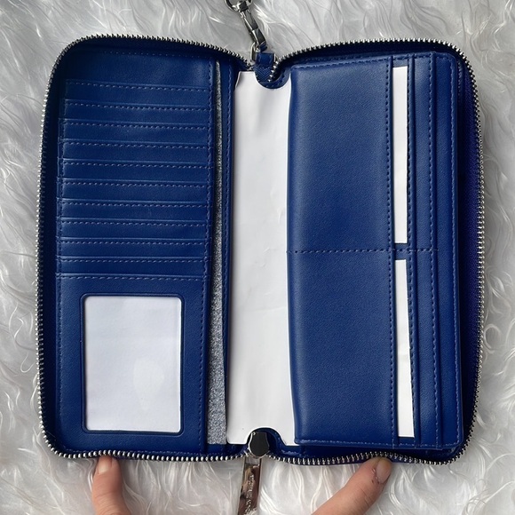Brand New Michael Kors Blue & White Striped Large  Zip Around Wristlet Wallet - Picture 8 of 15